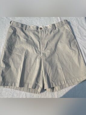 L.L.Bean Comfort Waist Men’s Khaki Chino Shorts Size 40 100% Cotton